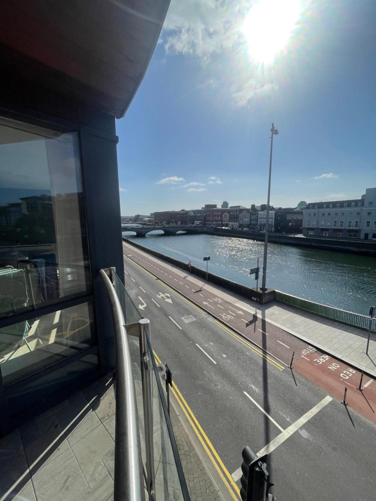 Fabulous And Sunny 2 Bed Apartment, In City Centre Cork Exterior foto